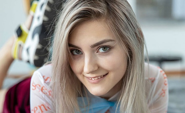 Eva Elfie
